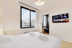 Apartment | 2 bedrooms, laptop workspace, iron/ironing board, bed sheets - Modern Apartment - 2br/8p - Near Opera Garnier (Paris)