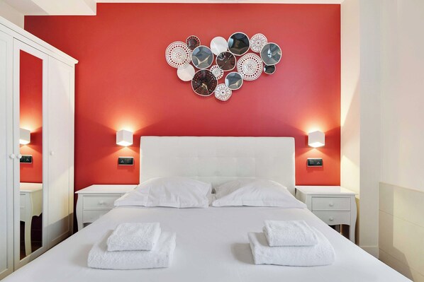 Apartment | 2 bedrooms, laptop workspace, iron/ironing board, bed sheets - Modern Apartment - 2br/8p - Near Opera Garnier (Paris)