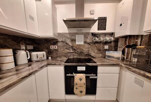 Fridge, microwave, oven, cookware/dishes/utensils