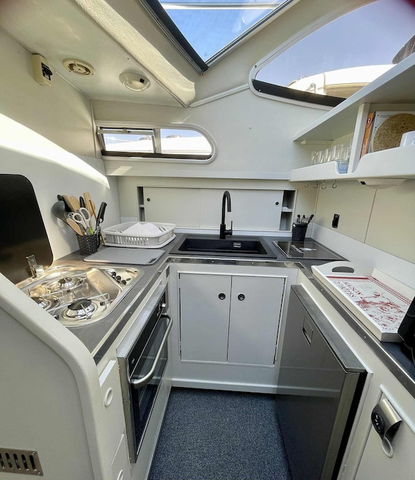 Oven, stovetop