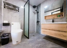 Comfort Double or Twin Room, River View | Bathroom | Shower, hair dryer, slippers, towels