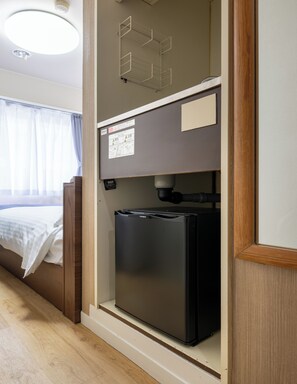 Economy Double Room | Desk, free WiFi