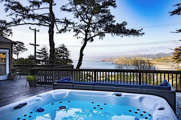 Outdoor spa tub