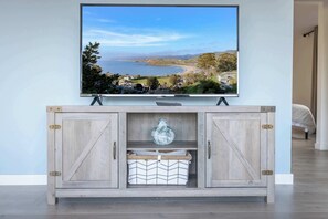 2 bedrooms, desk, iron/ironing board, travel crib - Coastal Charm - Oceanview Stay in Pacifica Near SF (Pacifica)