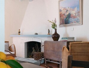 Casa, vista al jardín | Área de sala de estar