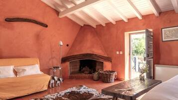Casa Standard, patio, vista giardino | Area soggiorno