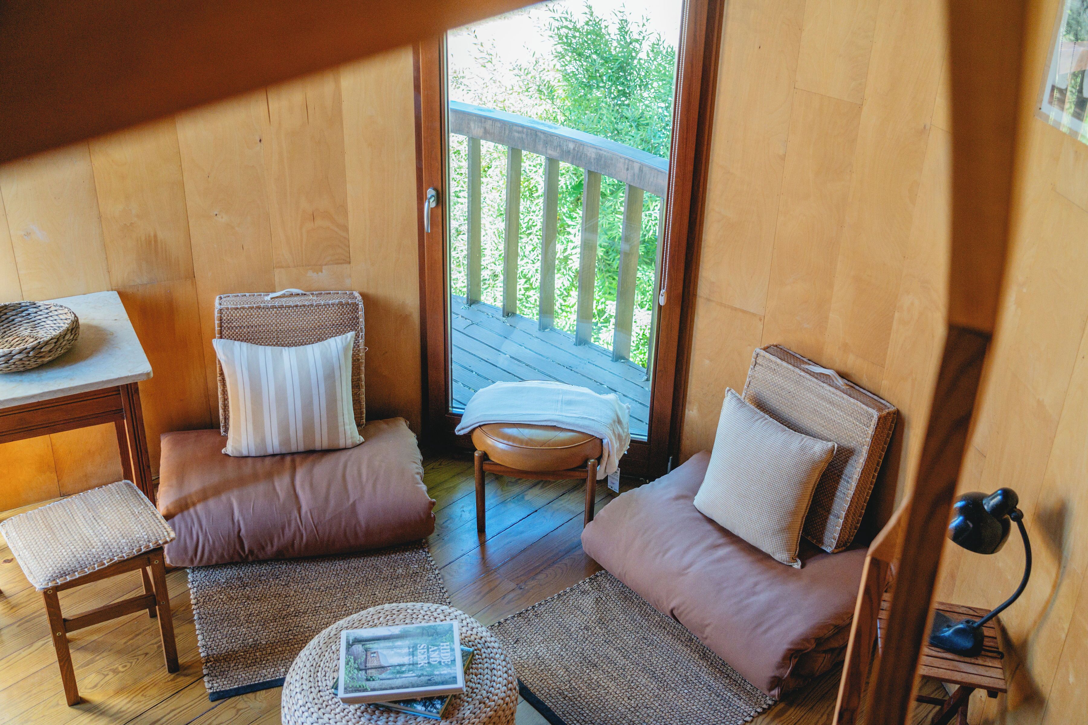 Casa de diseñador, vista al jardín | Área de sala de estar