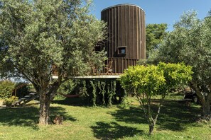 Casa de diseñador, vista al jardín | Terraza o patio