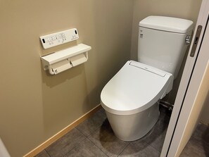 Schreibtisch, laptopgeeigneter Arbeitsplatz, Verdunkelungsvorhänge