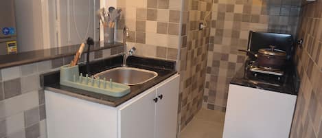微波爐、爐具、電熱水壺、廚房用具/餐具/器皿