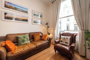 Unclassified image, 3 of 30, button