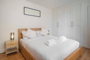 2 bedrooms, internet, bed sheets