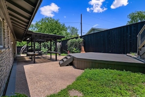 Outdoor dining - Elevated Austin Escape | 4BR + Pool (Austin)
