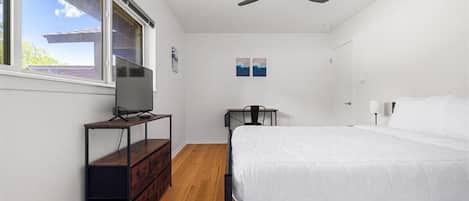 4 bedrooms, desk, iron/ironing board, WiFi