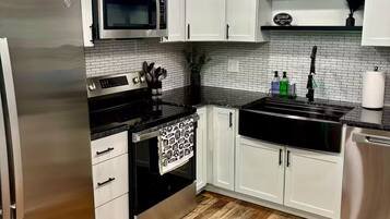 Mikrobølgeovn, ovn, kogeplade, opvaskemaskine