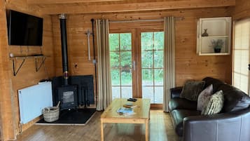 Apartment, 1 Bedroom, Patio, Garden View | Living area