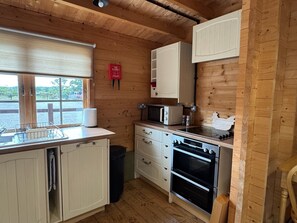 Apartment, 1 Bedroom, Patio, Garden View | Private kitchen