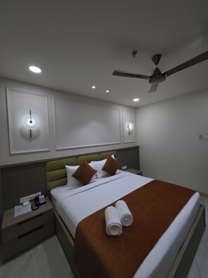 Junior Suite | Premium bedding, free WiFi, bed sheets - Bawa Hotel  (Kanpur)