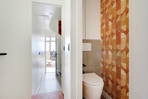 Apartment | Bathroom | Hair dryer, towels, shampoo - Appartement Spacieux - 3br/6p - Marais (Paris)