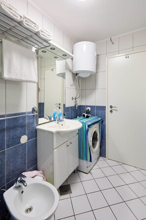 Apartment | Bathroom | Hair dryer, towels
