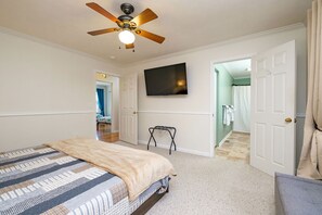 3 bedrooms, desk, iron/ironing board, WiFi