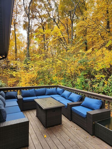 3BR Resort Home w/ Games, Fire pit & Shenandoah Views