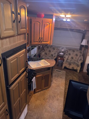 Quaint remote tiny home steps from Downtown New Port Richey!