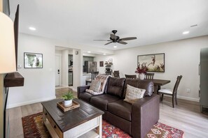 TV - Leisure Nest Escape - For 7 (Branson)
