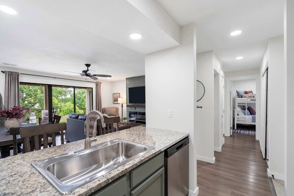 Interior - Leisure Nest Escape - For 7 (Branson)