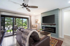 TV - Leisure Nest Escape - For 7 (Branson)