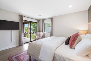 2 bedrooms, iron/ironing board, travel cot, WiFi