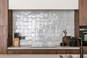 2 عدّة غرف نوم وخدمة الإنترنت