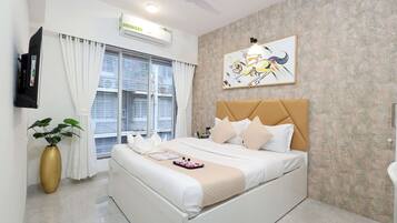 1 bedroom, desk, iron/ironing board, WiFi