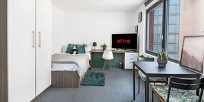 1 habitación, escritorio, tabla de planchar con plancha y wifi 