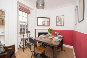 تناول الطعام