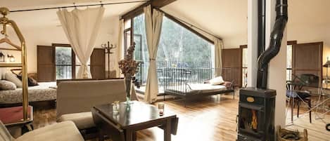 4 bedrooms, WiFi, bed sheets