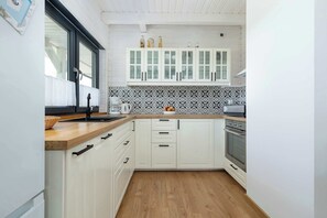 Réfrigérateur, four, plaque de cuisson, lave-vaisselle