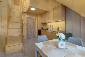 Dining - Waterlane Vintage Apartament Blisko Stoczni Gdanskiej by Noclegi Renters (Gdańsk)