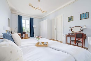 1 chambre, bureau, fer et planche à repasser, Wi-Fi