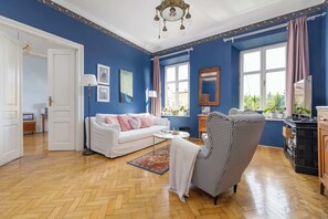 TV, offices - Pędzichów 11 | Krakow | Unique apartment | Desk (Kraków)