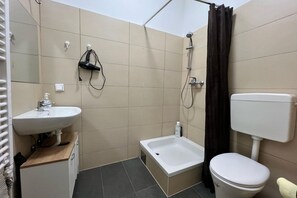 Shower, towels, soap, shampoo