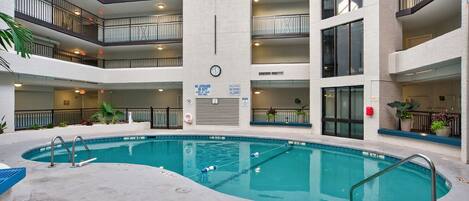 Alberca techada y alberca climatizada