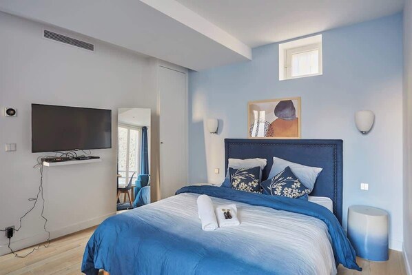 Strykjärn/strykbräda, wi-fi och sängkläder