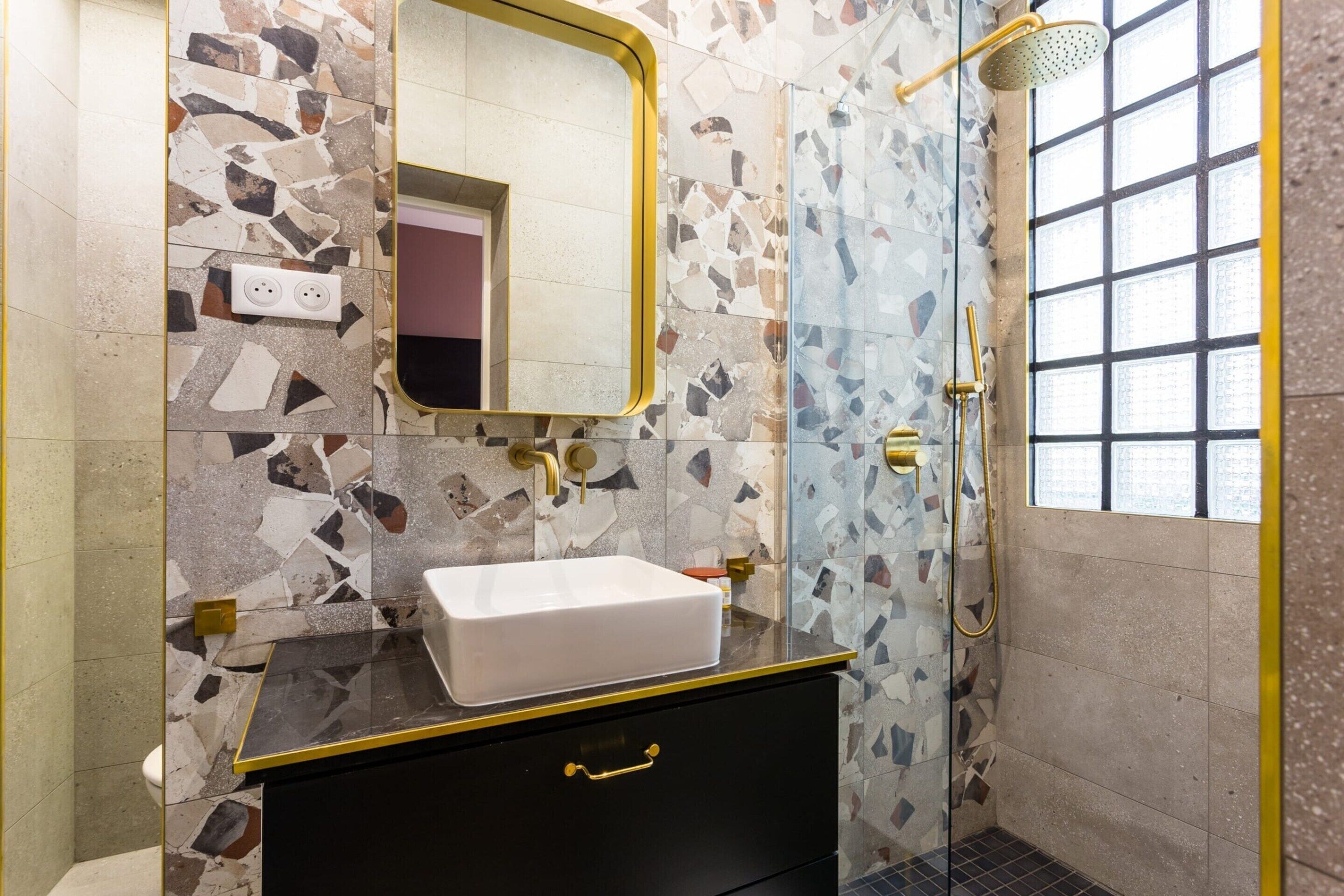 Appartement | Salle de bain | Sèche-cheveux, serviettes fournies, shampoing