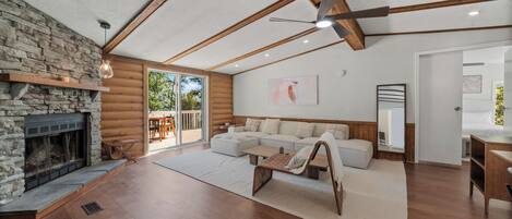 Télévision, cheminée