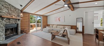 Lakefront 3-Bedroom Retreat on Susan Lake – 5 Mins in Charlevoix