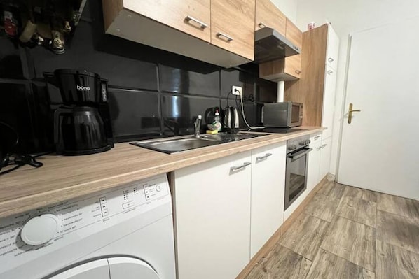 Fridge, microwave, oven, coffee/tea maker