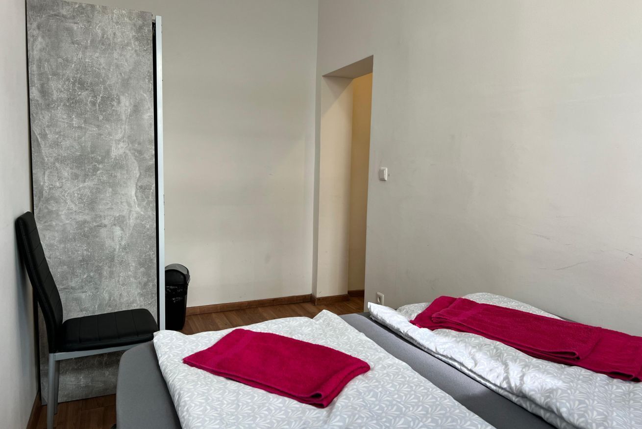 1 habitación, tabla de planchar con plancha, wifi y ropa de cama 