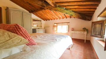 5 makuuhuonetta, silitysrauta/-lauta, vauvan matkasÀnky, ilmainen Wi-Fi