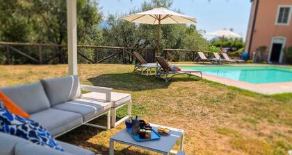 Scenic Family Villa Near Lucca - 5BR, Pool, Outdoor Dining & Space to Unwind.